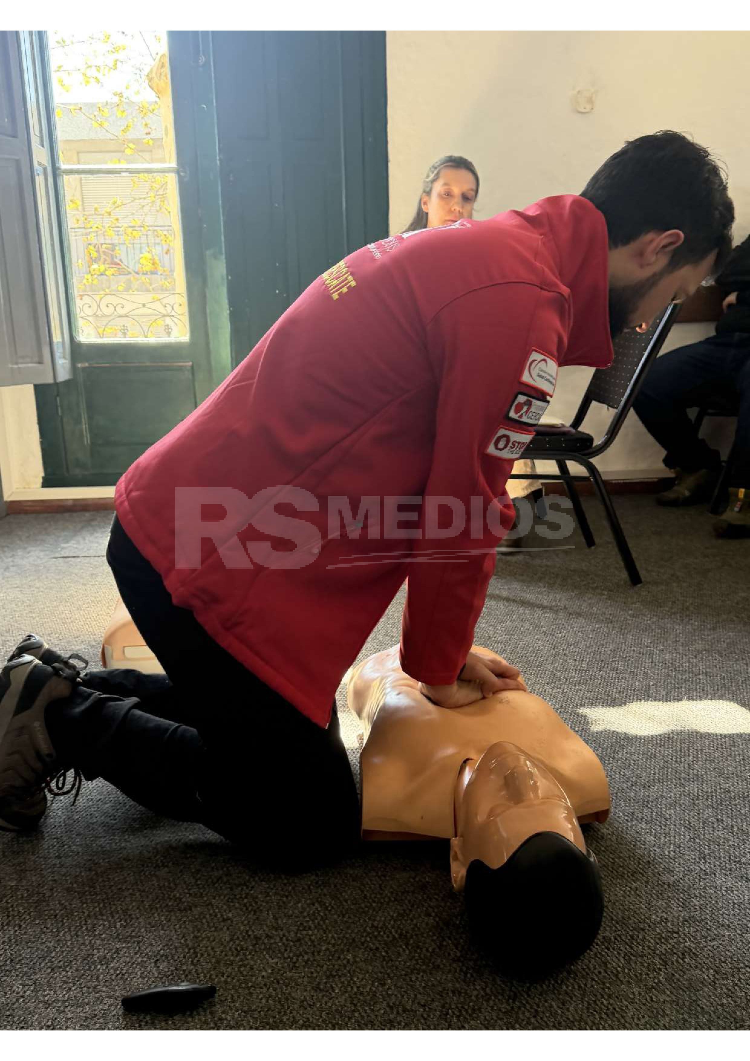 Funcionarios de la Intendencia de Colonia se capacitan en RCP y uso de DEA — imagen 2