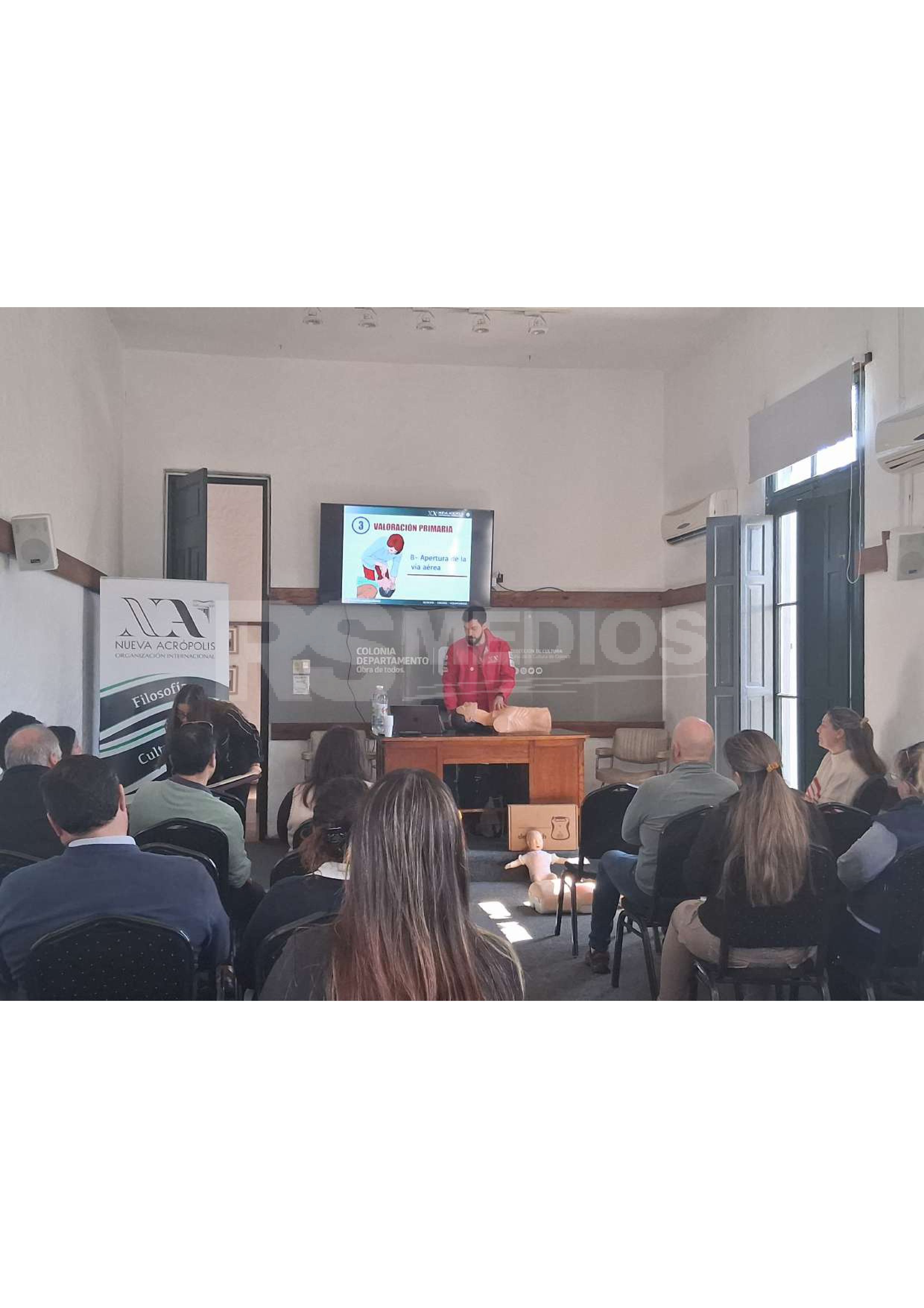 Funcionarios de la Intendencia de Colonia se capacitan en RCP y uso de DEA — imagen 3