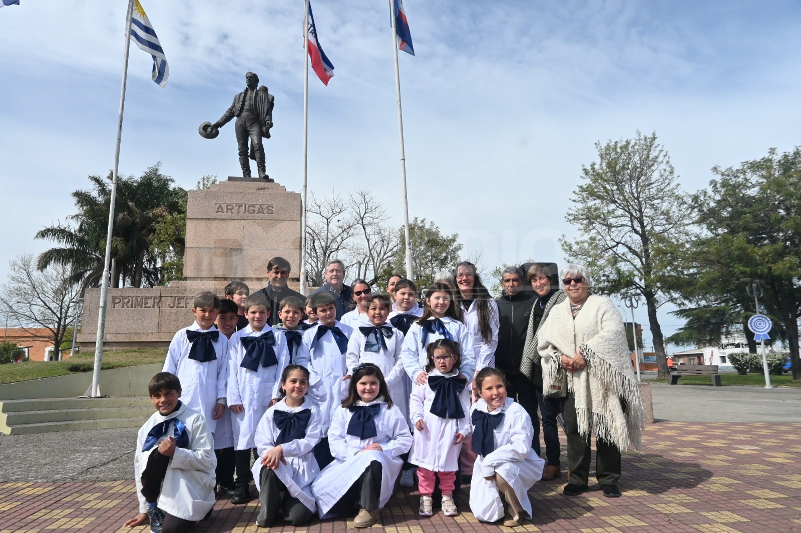 Alumnos de Cardona interpretaron el Himno Nacional en lengua de señas por Artigas — imagen 5