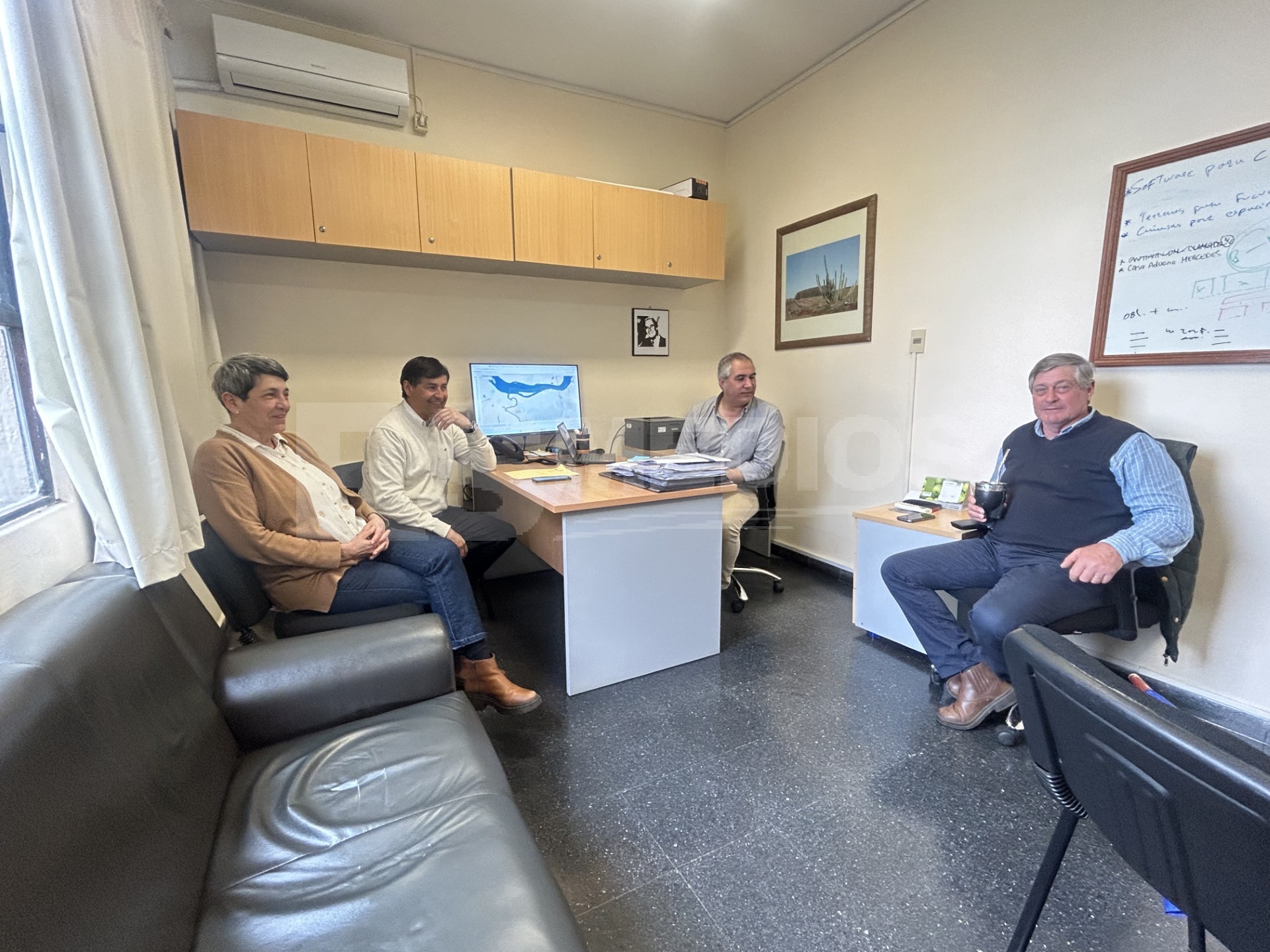 Besozzi recibió al alcalde de Cardona y a representantes del MIPS y el MIDES