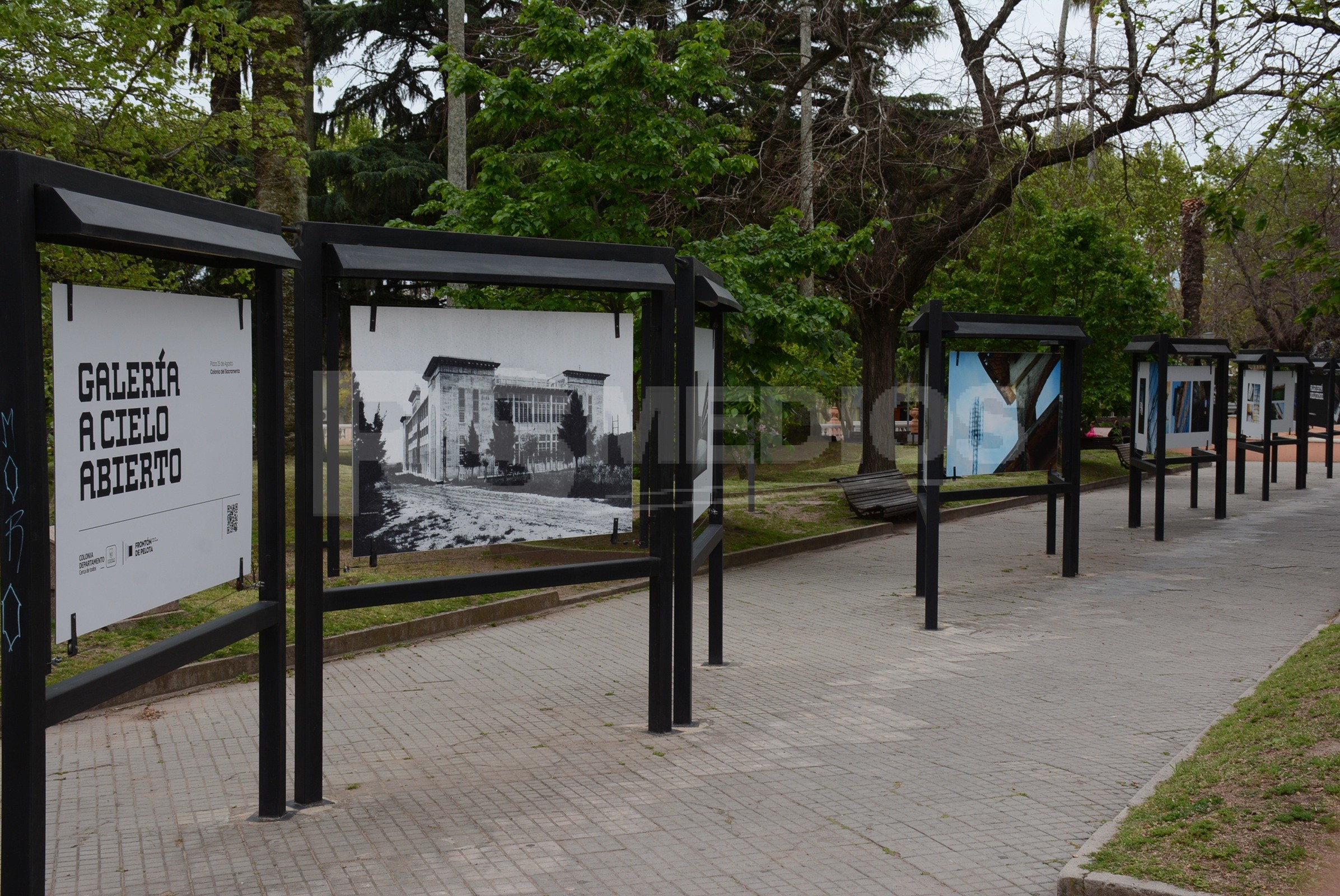 Inauguran muestra fotográfica sobre el Frontón Real de San Carlos en Colonia