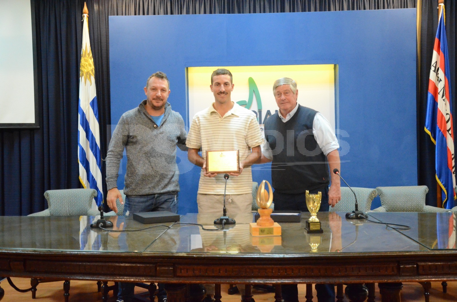 Soriano reconoció a Felipe Klüver tras ganar el Charrúa de Oro 2026
