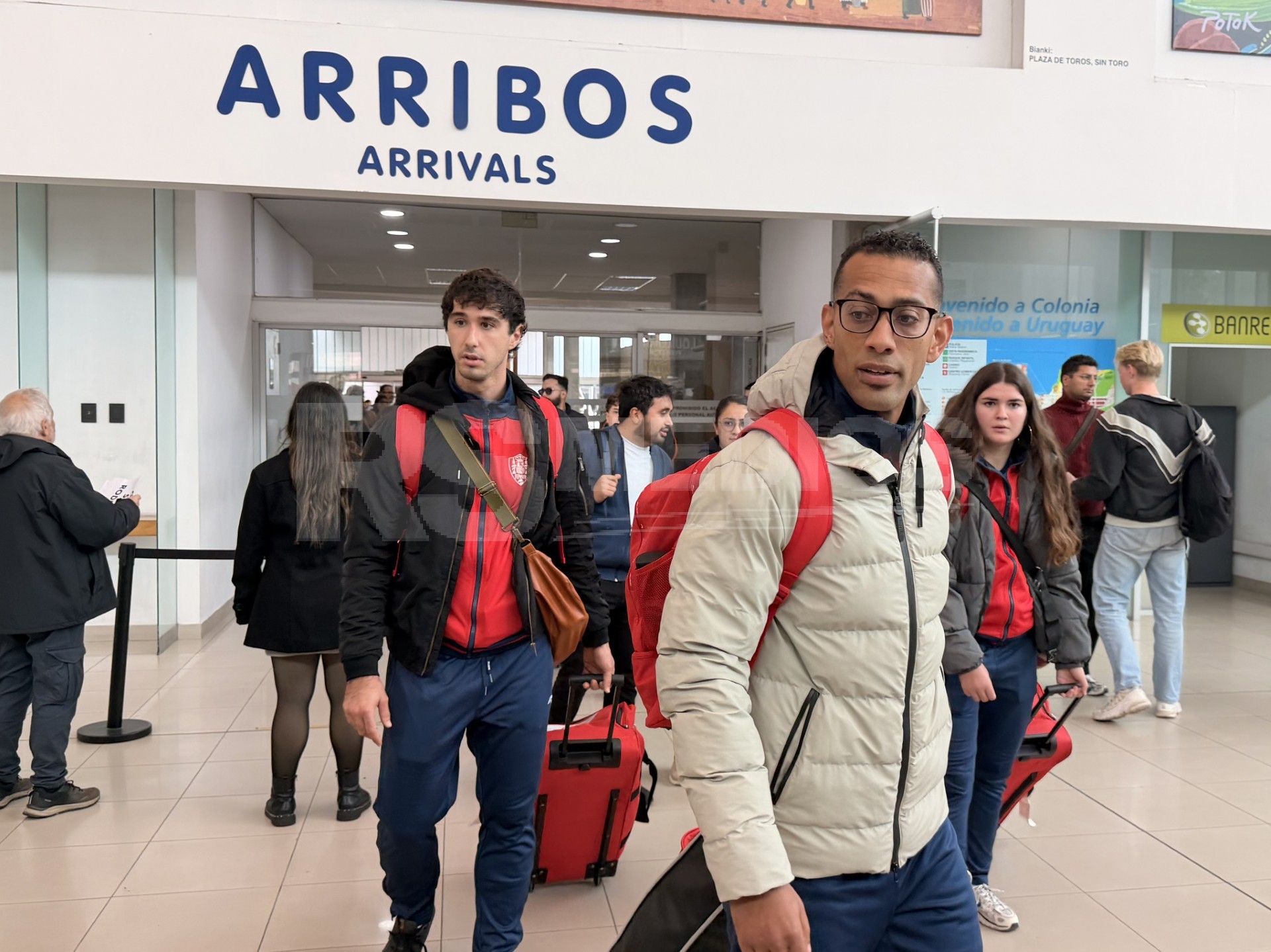 Las delegaciones de Euskadi y España arribaron este miércoles por la mañana al Puerto de Colonia. — imagen 2
