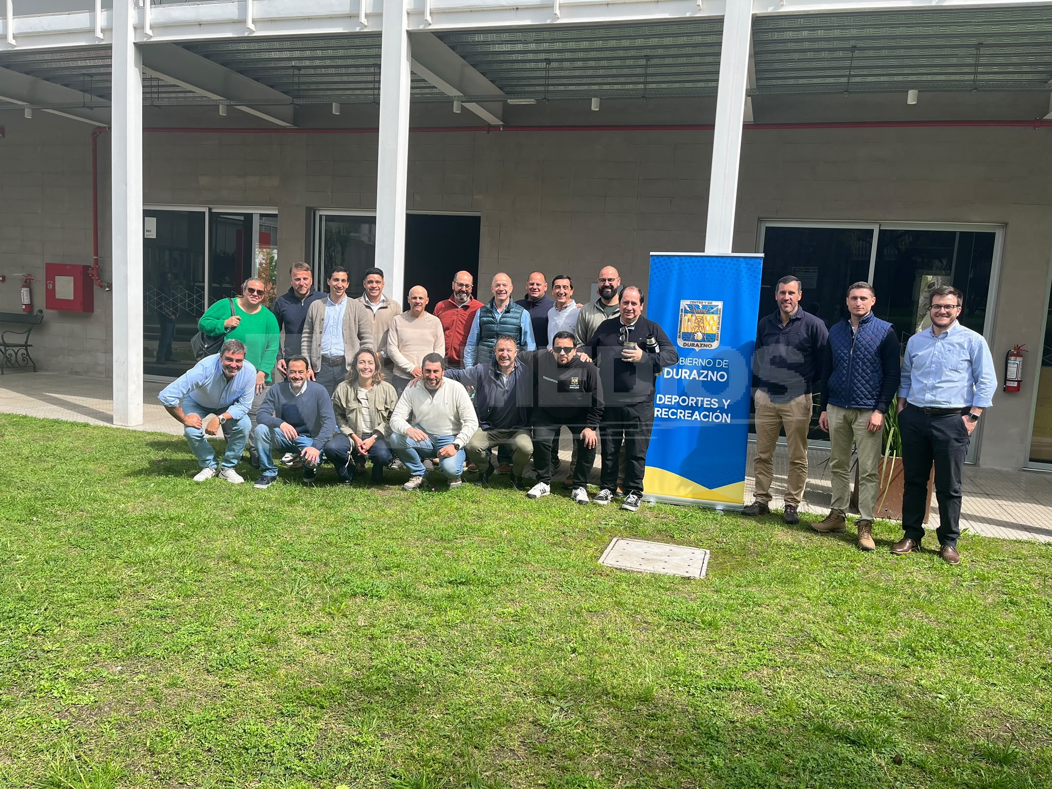 Proyectan escuelas de atletismo y handbol en todo el país desde 2027